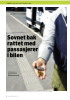 Sovnet bak rattet med passasjerer i bilen